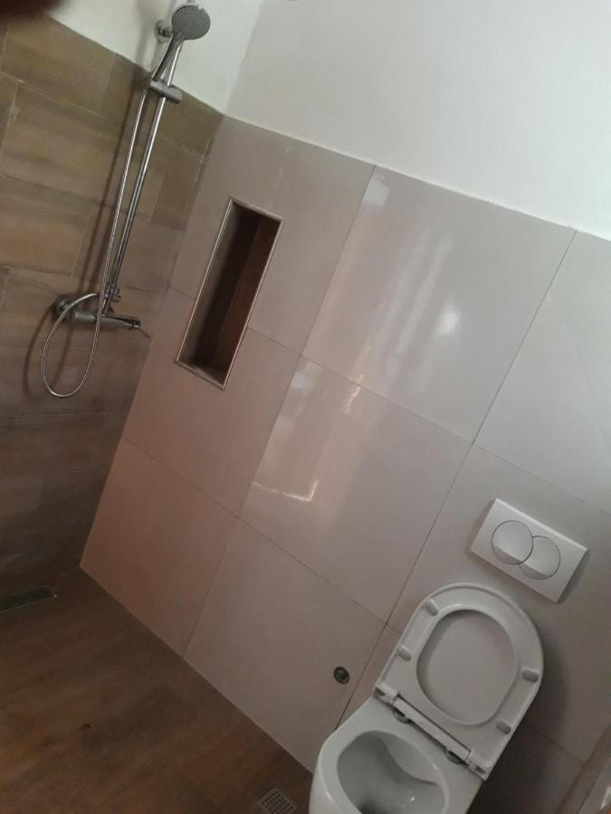 Bujtinat Skenderi Gjinar 2 Exterior foto