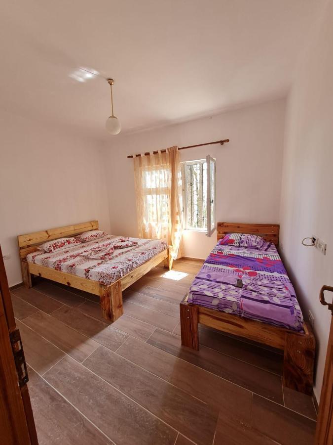 Bujtinat Skenderi Gjinar 2 Exterior foto