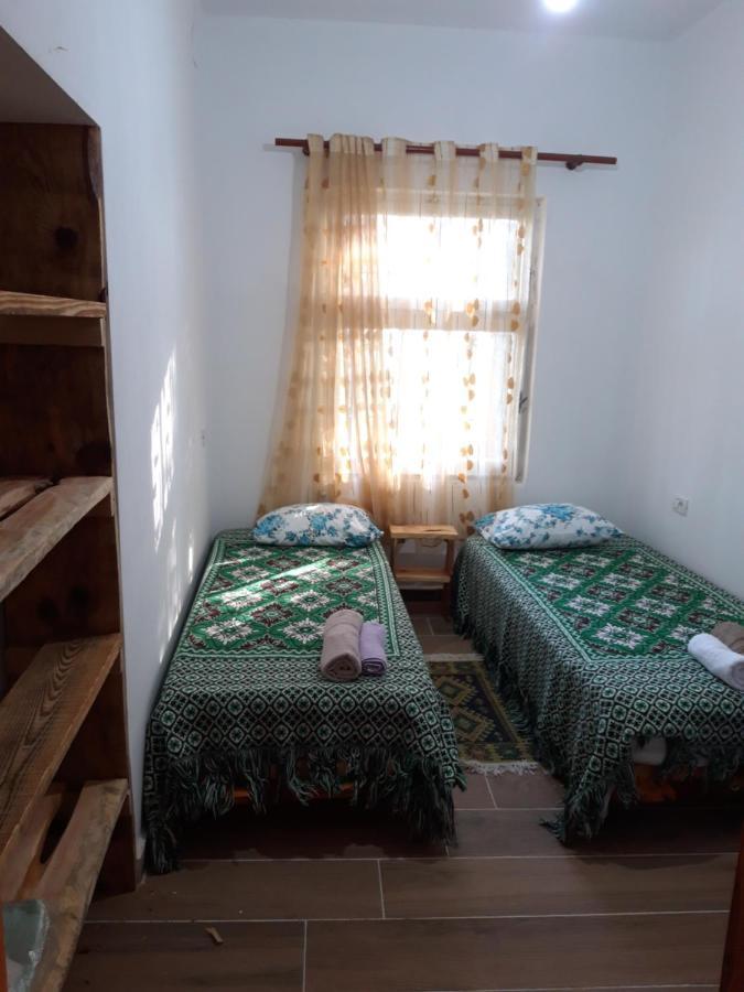 Bujtinat Skenderi Gjinar 2 Exterior foto
