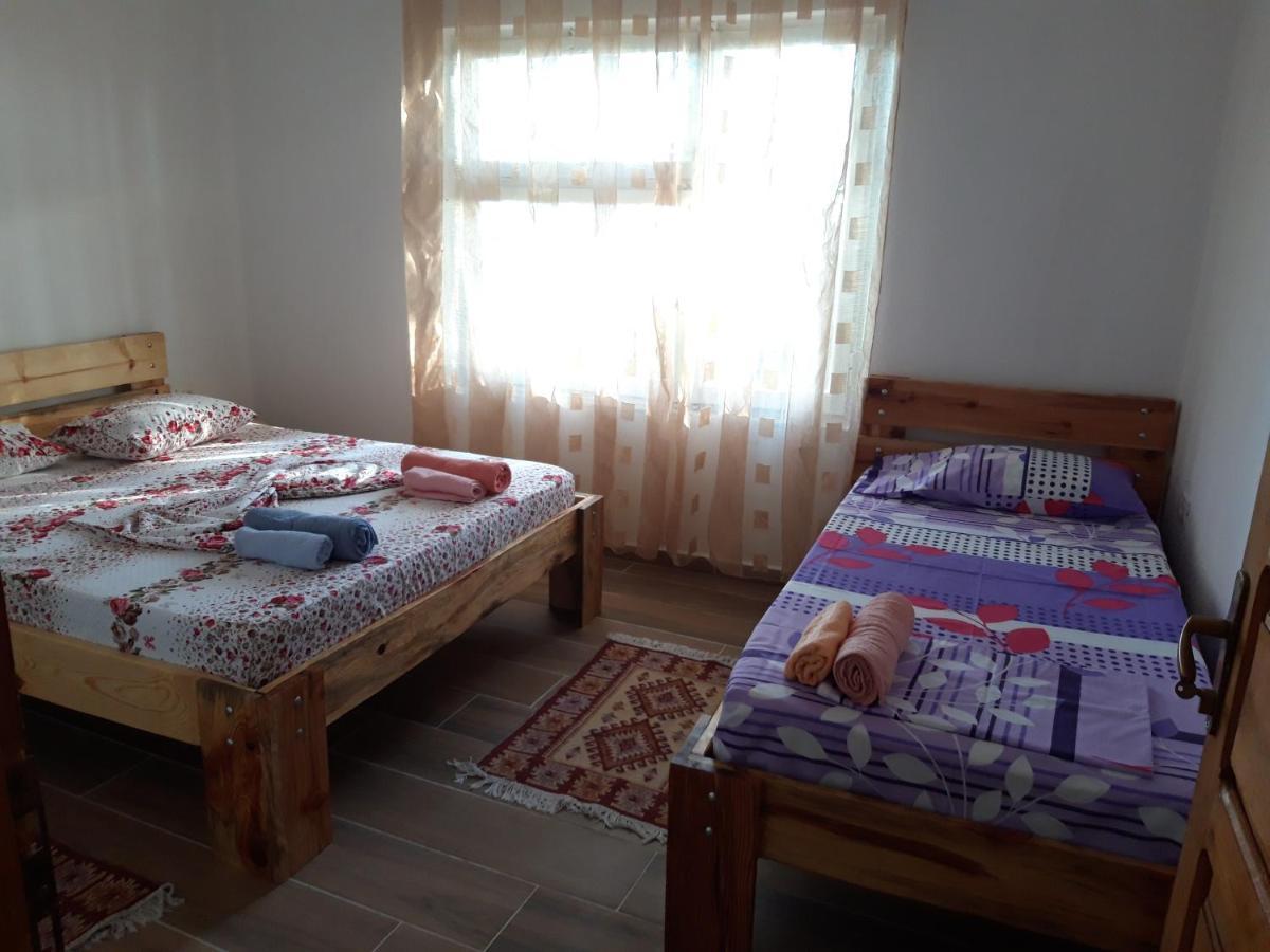 Bujtinat Skenderi Gjinar 2 Exterior foto
