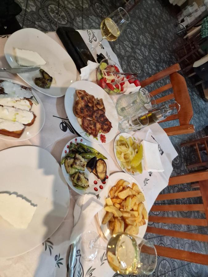 Bujtinat Skenderi Gjinar 2 Exterior foto