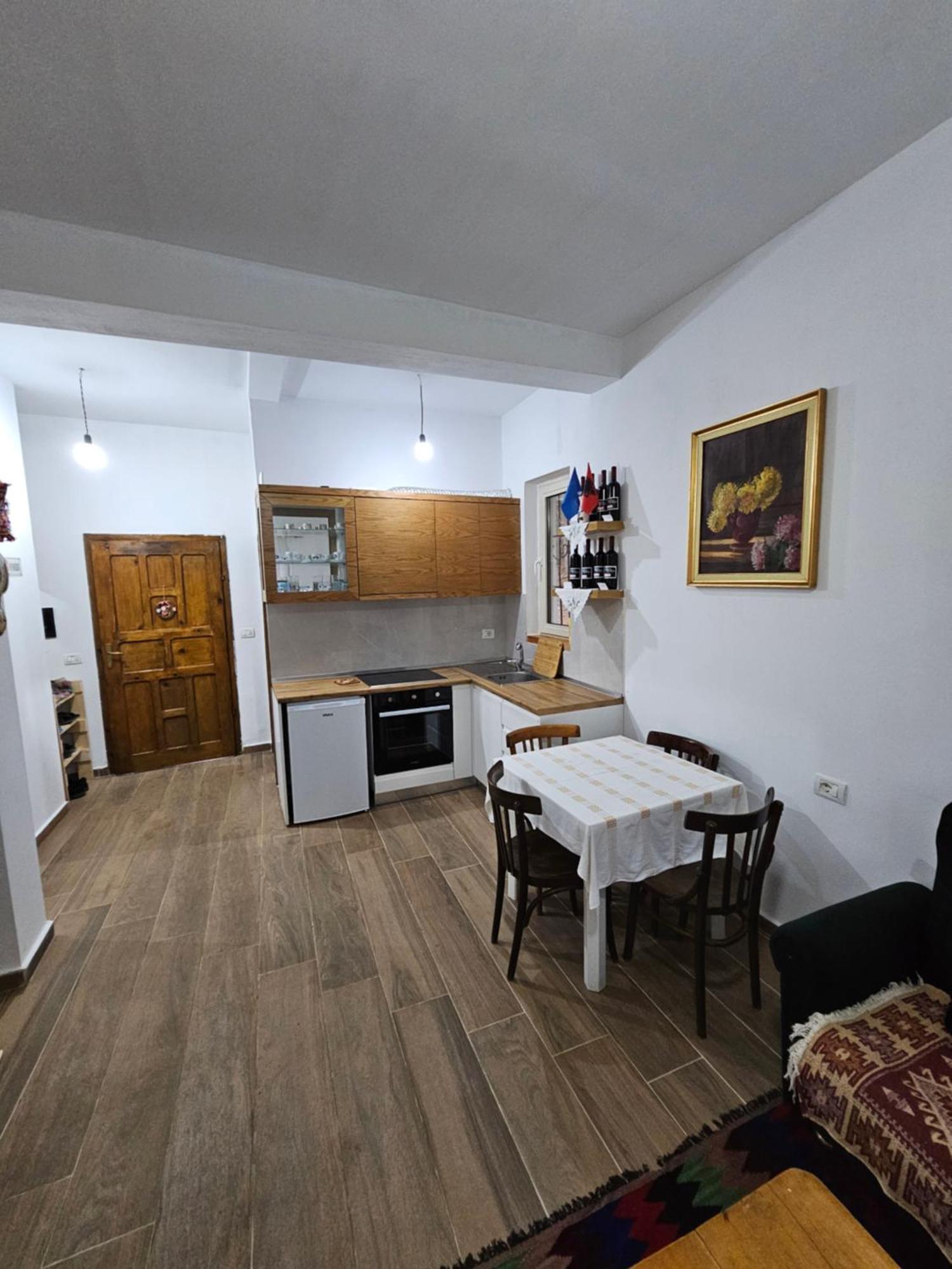 Bujtinat Skenderi Gjinar 2 Exterior foto