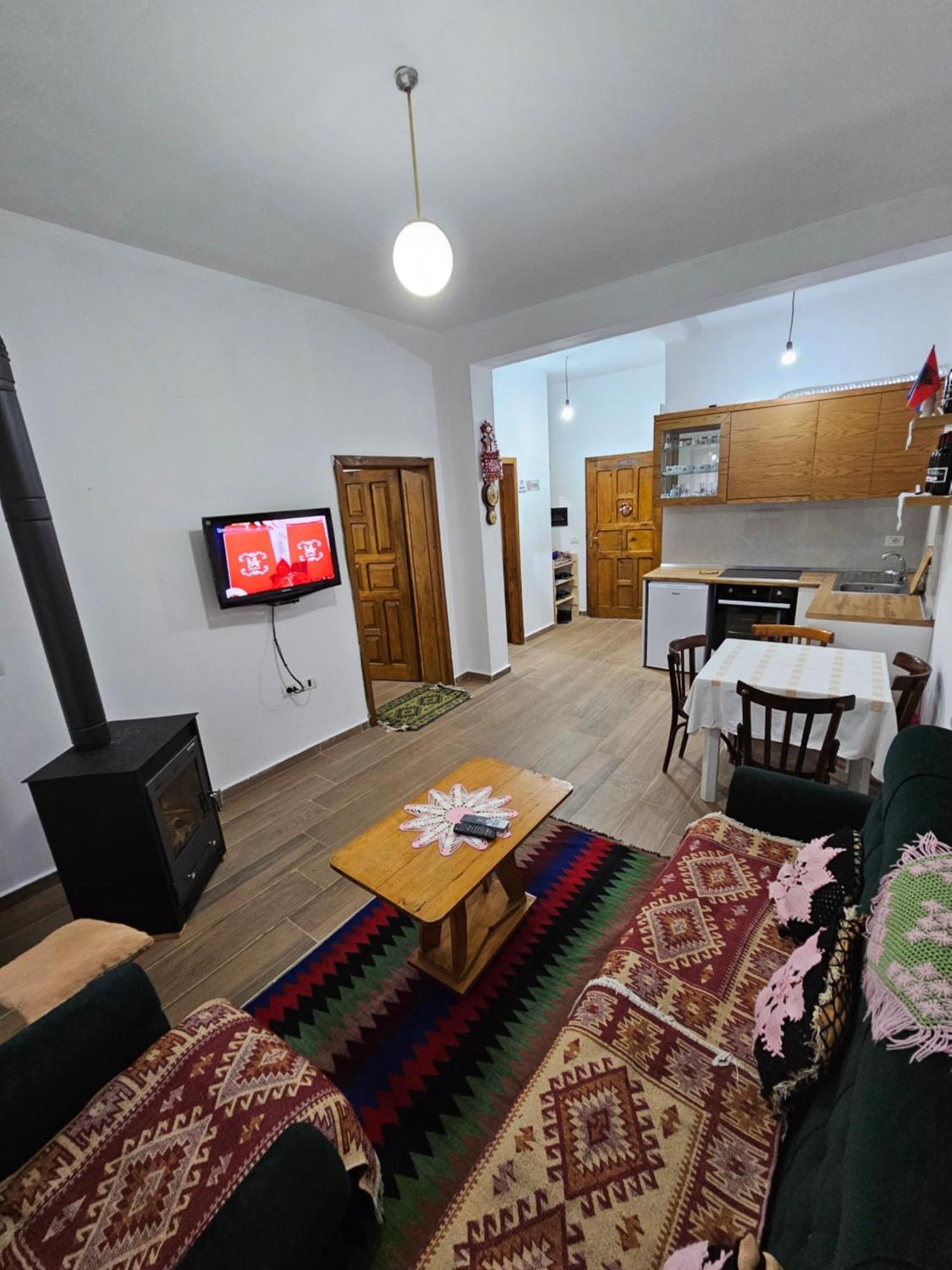 Bujtinat Skenderi Gjinar 2 Exterior foto